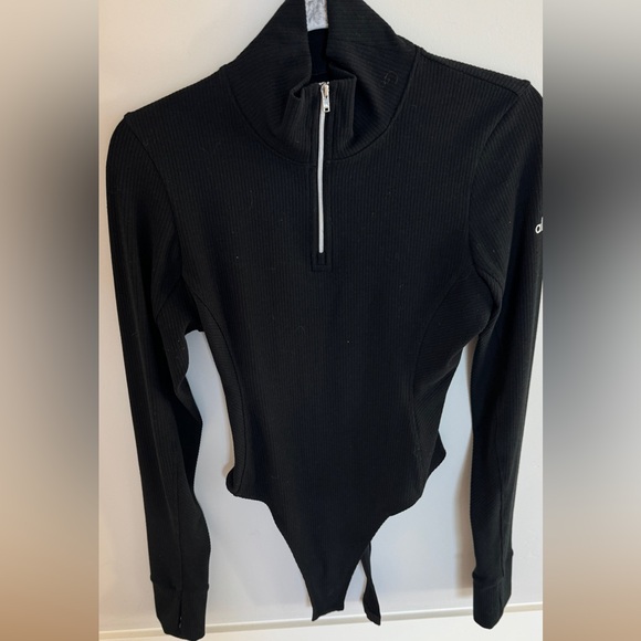 ALO Rise-Up Long-Sleeve BodySuit size MEDIUM in Black - Picture 1 of 4